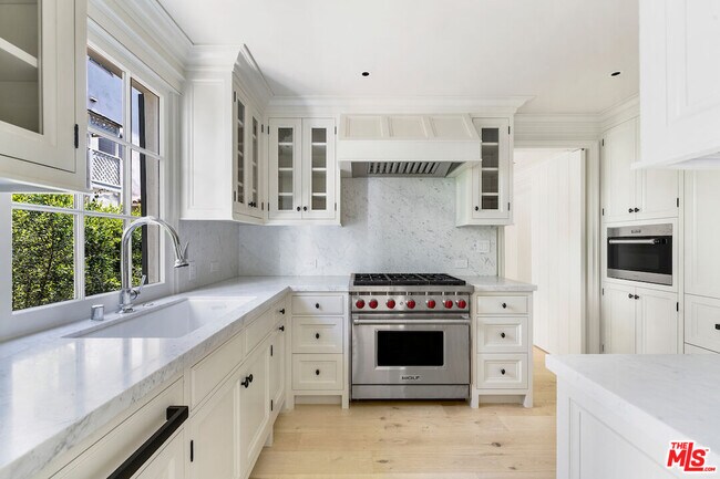 Building Photo - 152 S Camden Dr