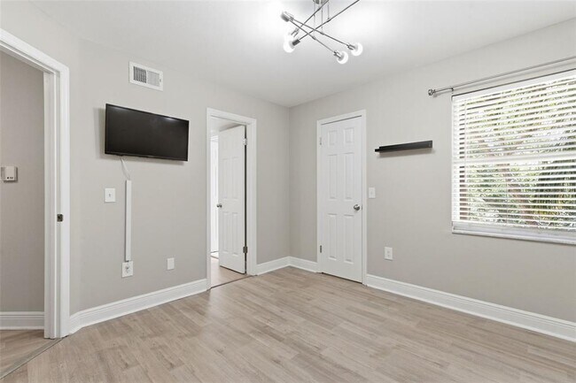 Building Photo - 2400 Feather Sound Dr