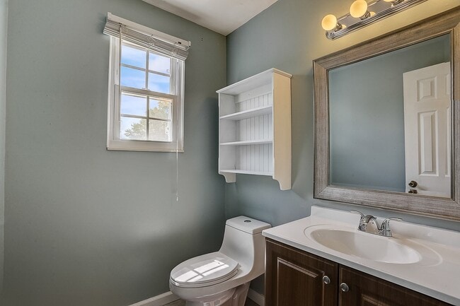 Building Photo - 200 Retreat Ct W