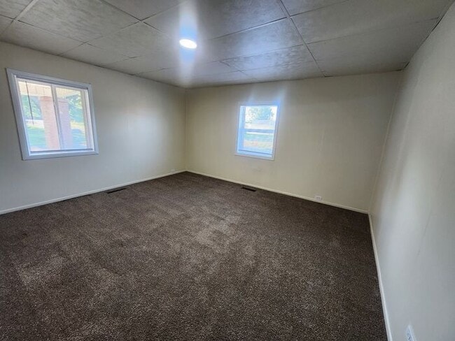 Building Photo - Cute 3 Bedroom Home