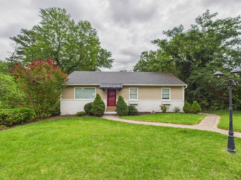 Primary Photo - 1109 Dinwiddie Ave