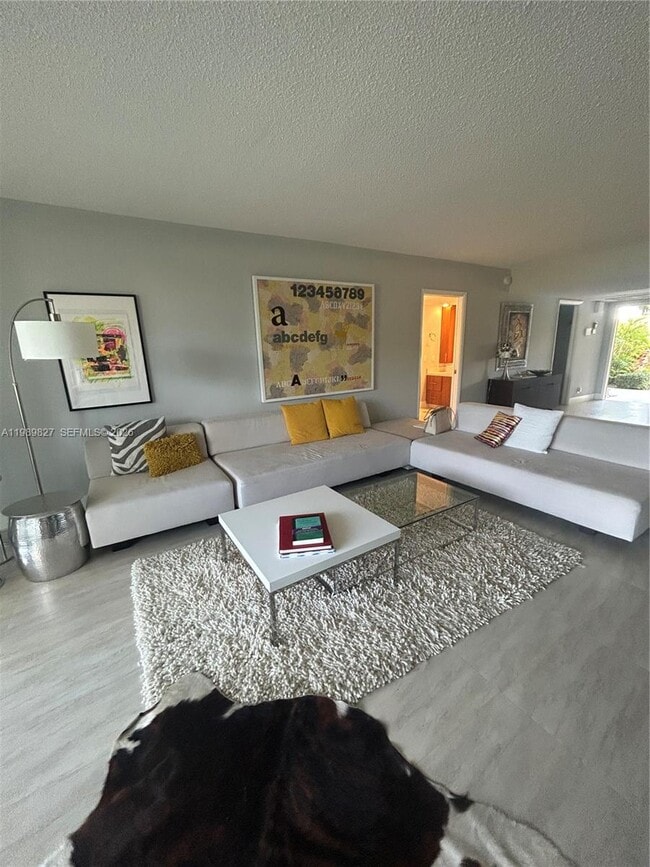 Building Photo - 4017 N Cypress Dr