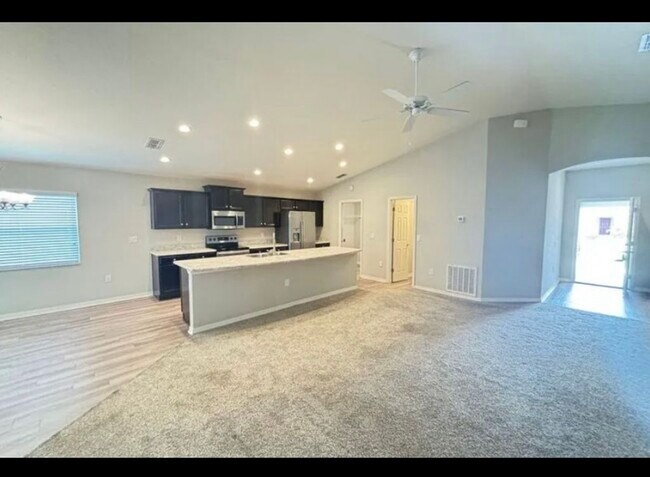 Building Photo - 1010 Rivershore Ave