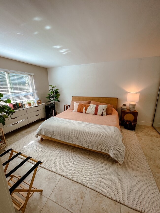 Building Photo - 155 Rosebay Dr