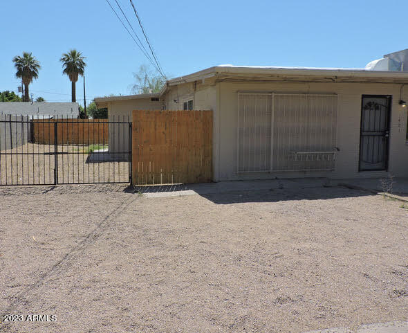 Building Photo - 1421 E Jen Tilly Ln