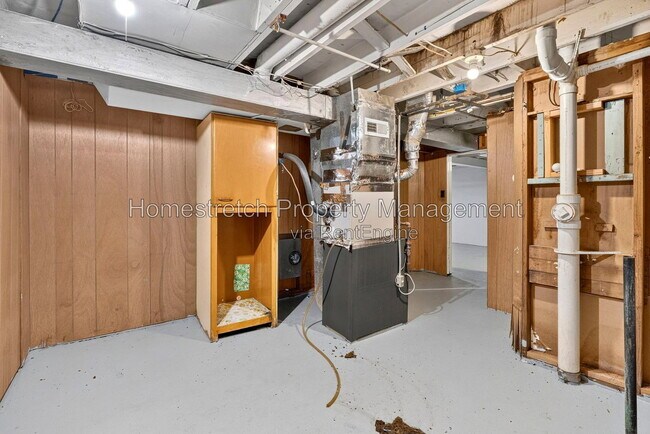 Building Photo - 2247 Hollis Dr
