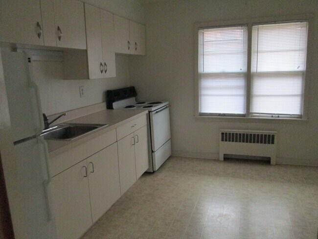 Kitchen - 334 N 75th St