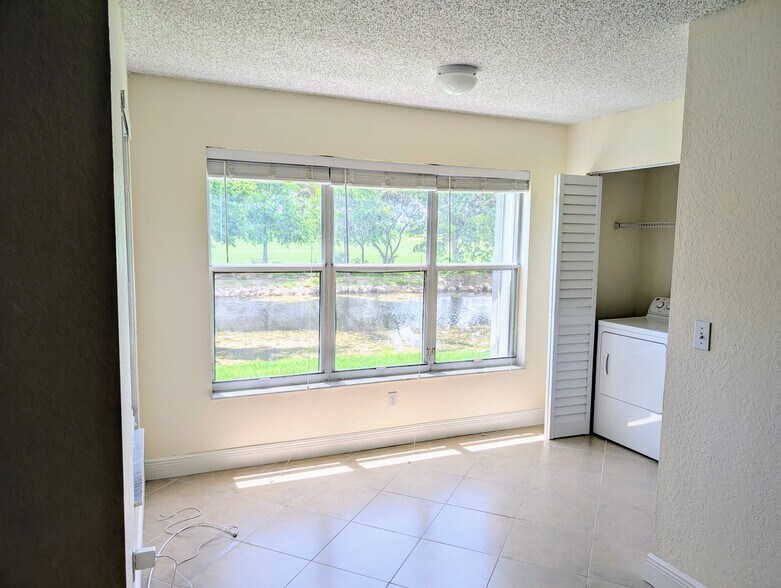 Building Photo - 437 Vista Isles Dr