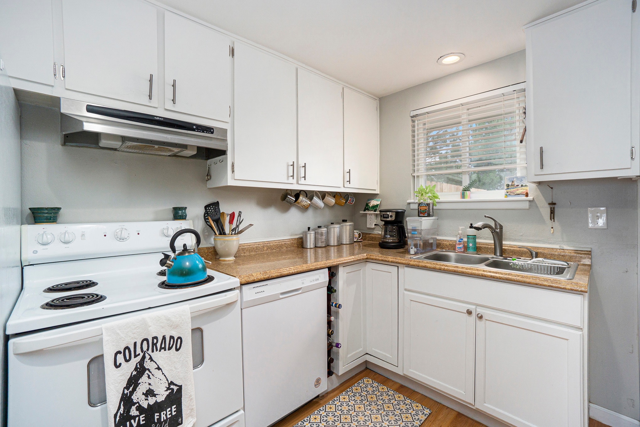 Kitchen - 4511 Stover St