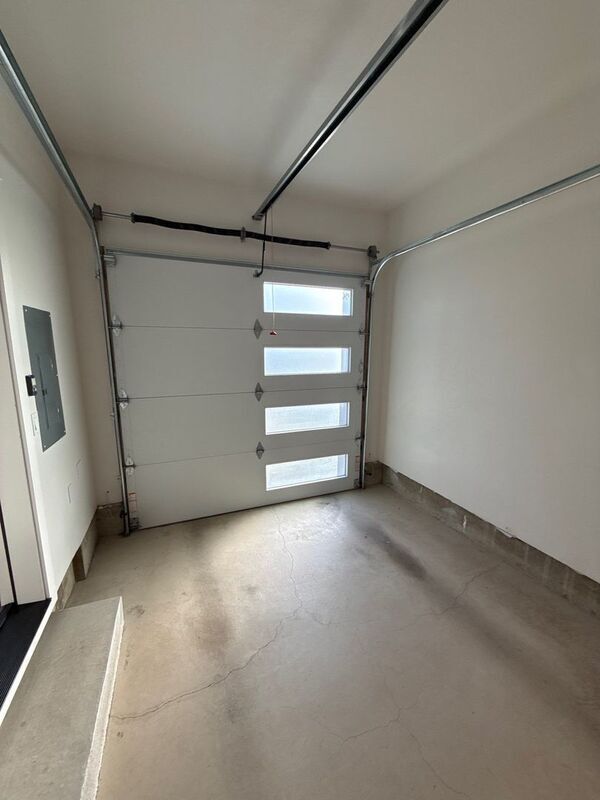 Building Photo - 5913 Blue River Dr SE