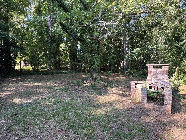 Building Photo - 1589 Pinehurst Dr SW