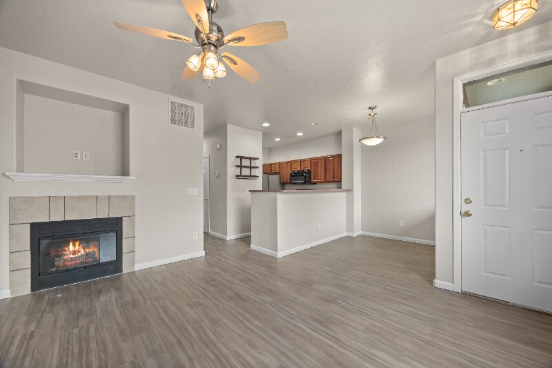 Building Photo - 2821 Willow Tree Ln