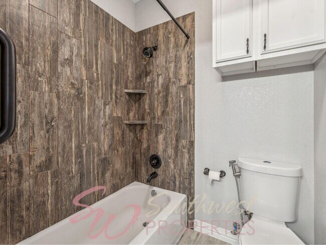 Building Photo - Stunning 5 bedroom, 3.5 bath in Elk Ridge Estates!