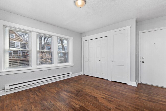 Building Photo - 3933 Charlotte