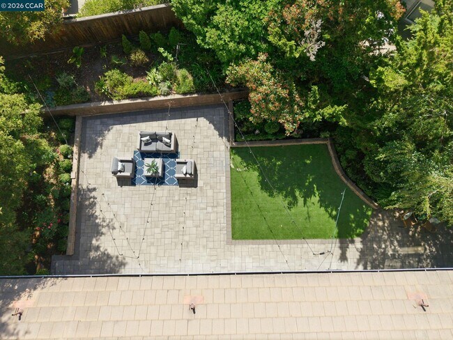 Building Photo - 601 Ambience Way