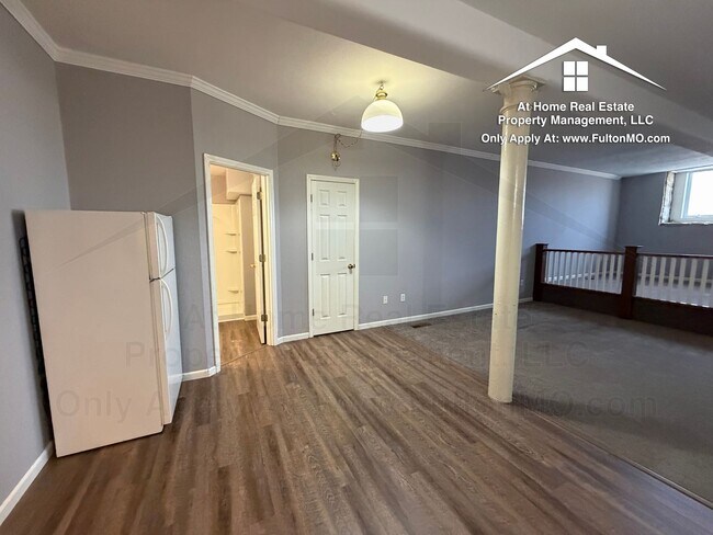 Building Photo - 808 Center St