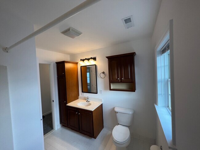 Building Photo - 43 Carlsbad Dr