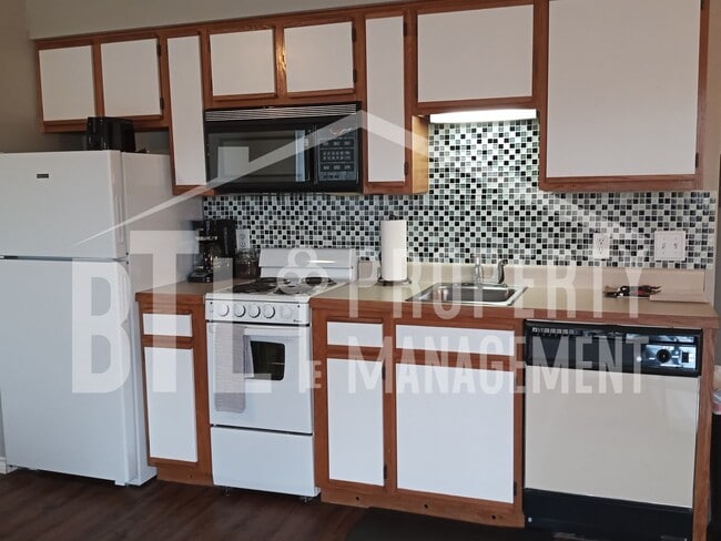 Primary Photo - Great Walk-In Unit!