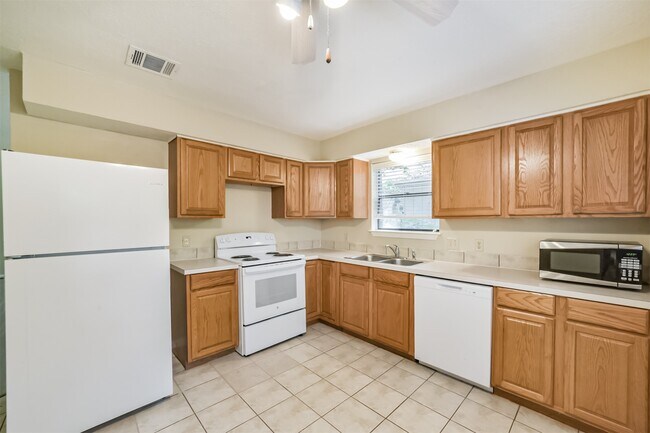 Building Photo - 3 Hedgebell Ct