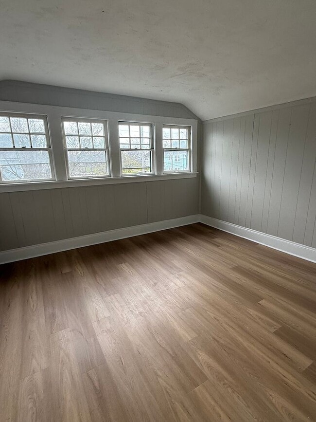 Building Photo - 5 Bedroom on Cleveland's East Side