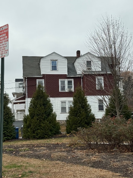 Building Photo - 322 Park St