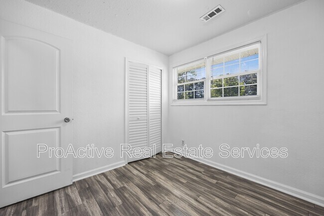 Building Photo - 107 Beazley Dr