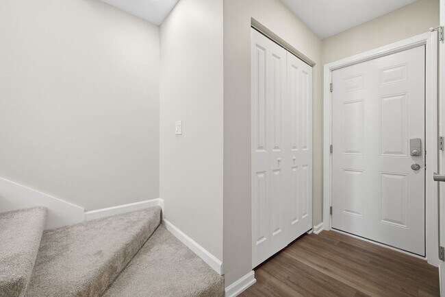 Building Photo - 7214 Farmstead Ln