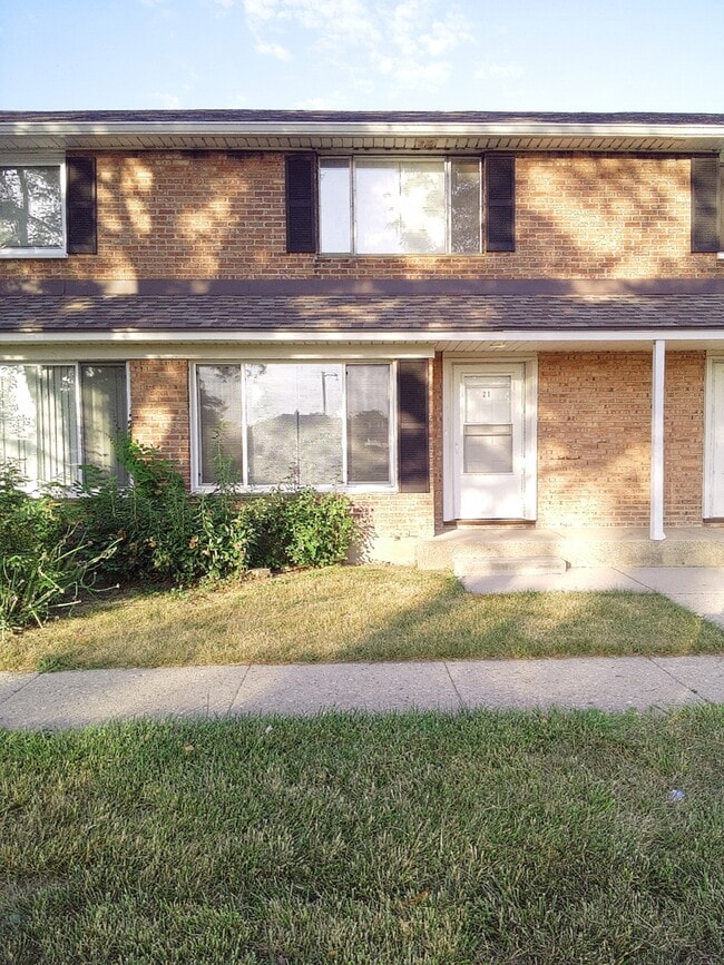 Primary Photo - 21 Indianwood Blvd