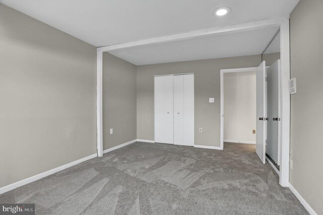 Building Photo - 2 Coldwater Ct