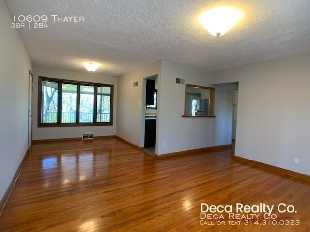 Building Photo - 3 Bedroom House