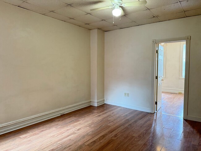 Building Photo - First Floor 1 Bedroom w/ BONUS ROOM and Ce...