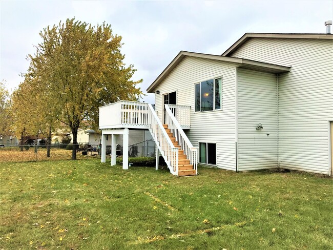 Building Photo - 9283 Oriole Ln