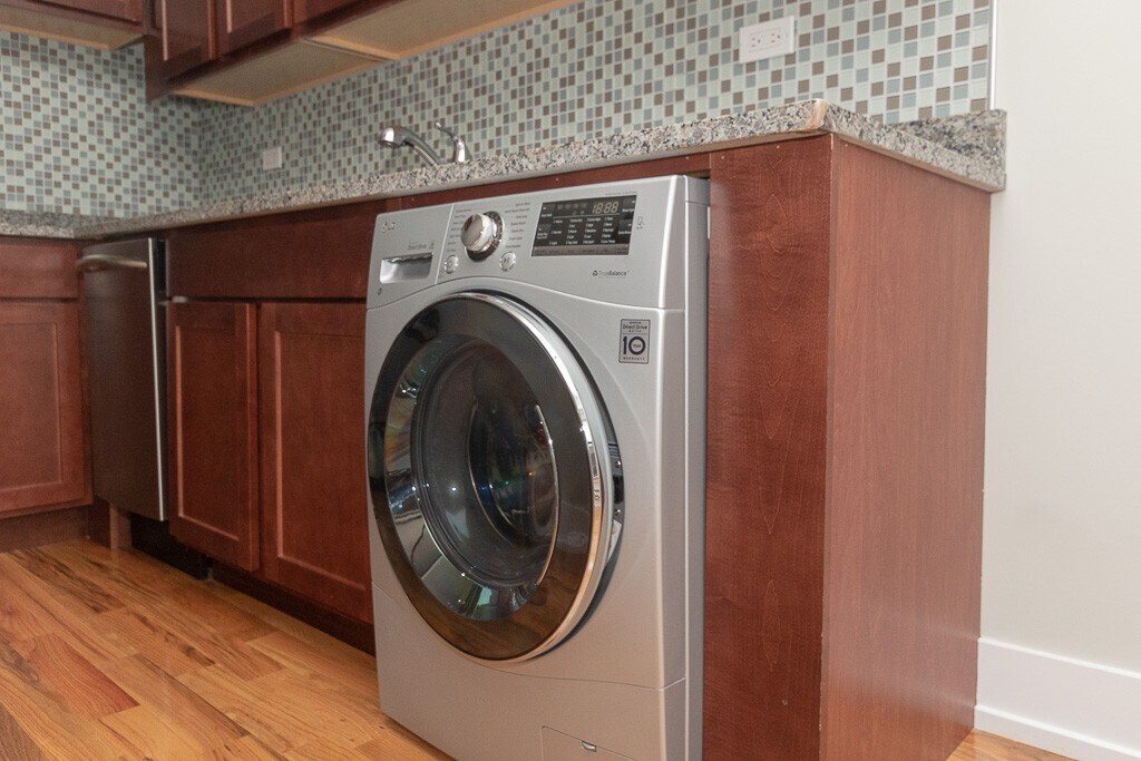 Building Photo - 556 W Arlington Pl