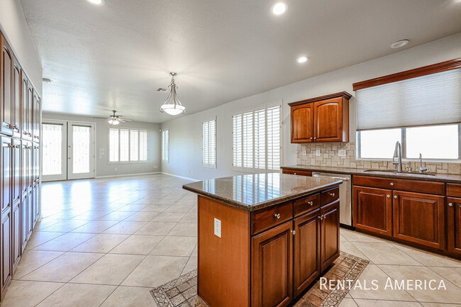 Building Photo - 3173 E Canyon Way