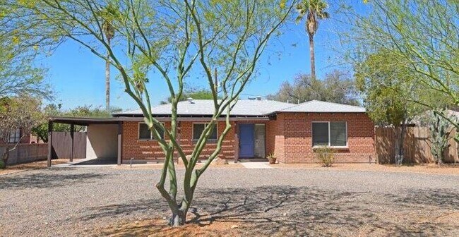Building Photo - Charming Sam Hughes Brick Home with large ...