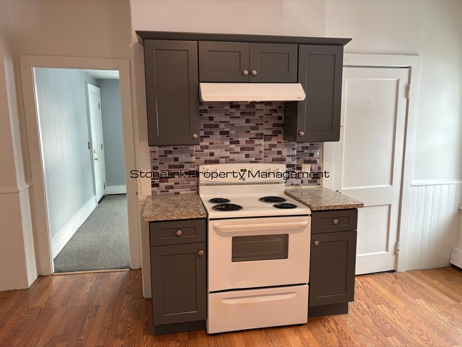 Building Photo - 83 Arnold St