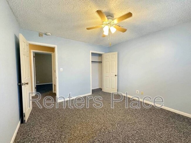 Building Photo - 2407 S Olympia Ave