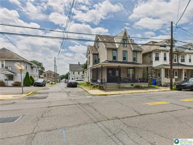 Building Photo - 127 Mauch Chunk St