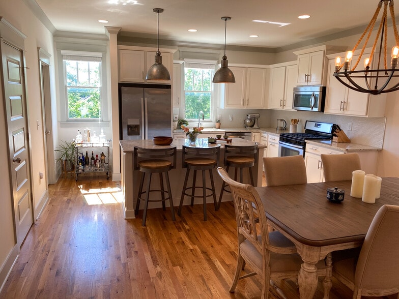 Building Photo - 204 Burns Ave