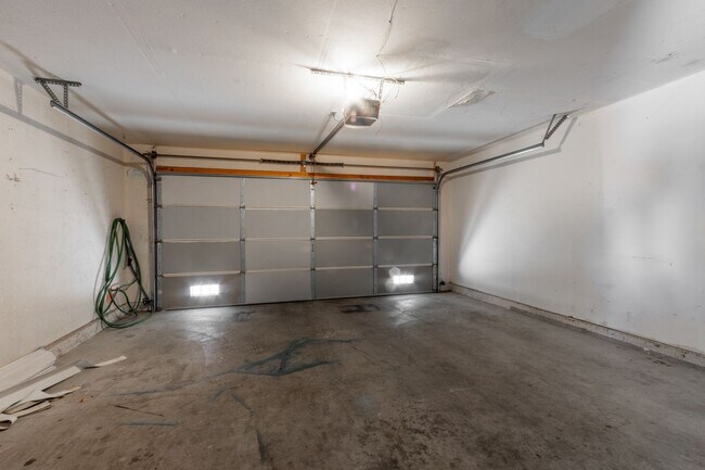 Building Photo - 6782 Shakespeare Way