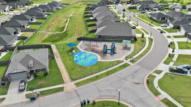 Building Photo - 16316 Drywater Dr