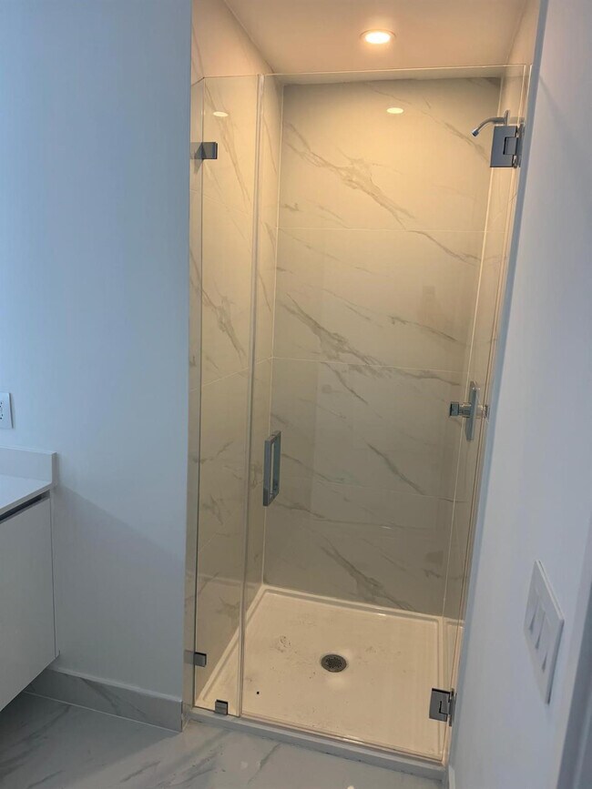 Building Photo - 700 NE Miami Pl