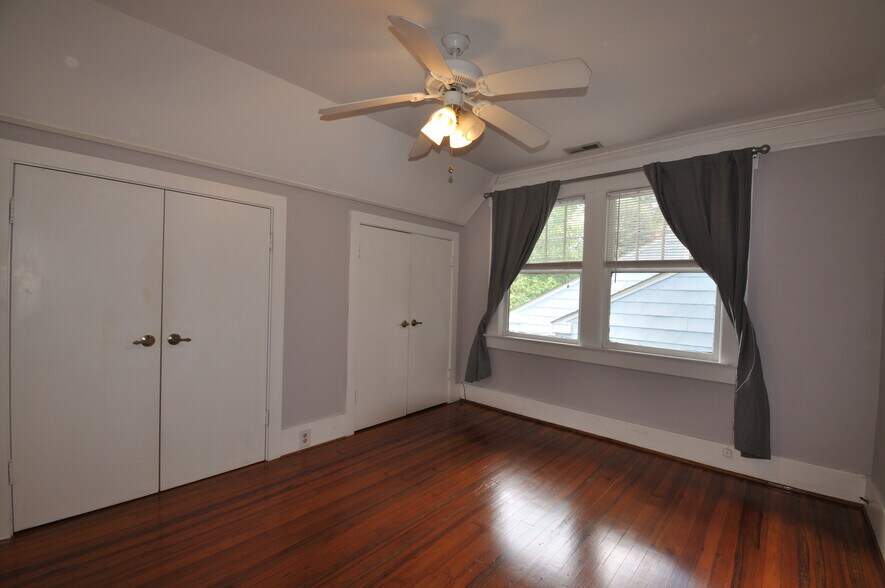 Building Photo - 1405 Maple St