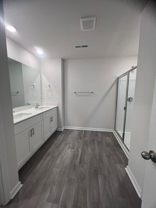 Building Photo - NEW CONTRUCTION!  Available for Immediate Move in!