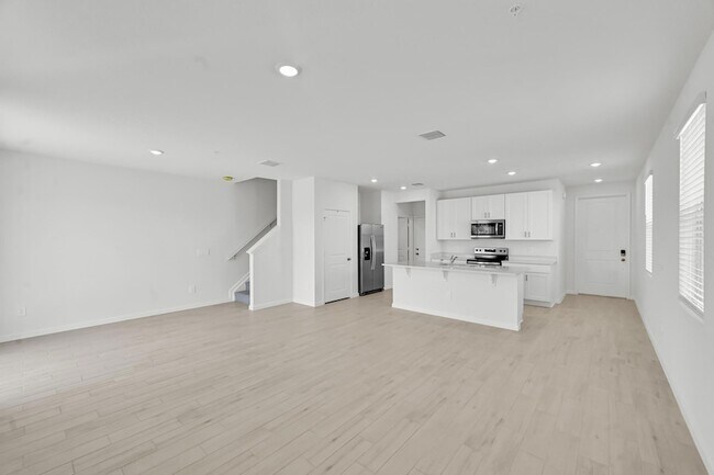 Building Photo - 575 Salisbury Cir