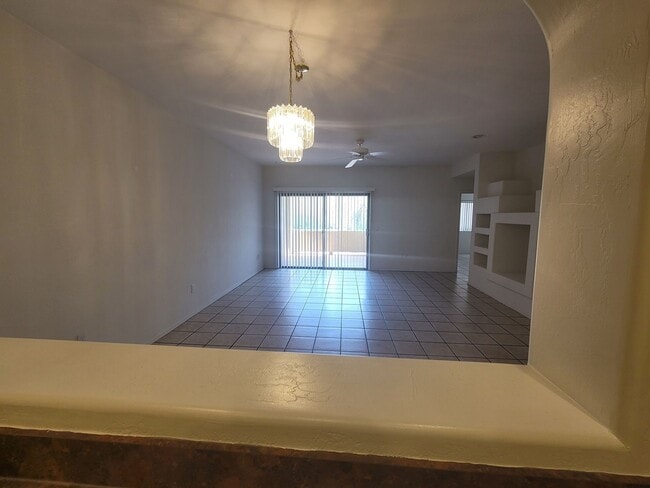 Building Photo - ucarrow107