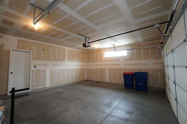 Building Photo - 38 E Ranch Dr
