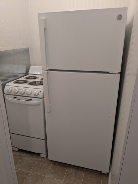 Building Photo - 303 S 5th St