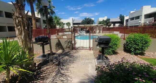 Building Photo - 3301 E Earll Dr
