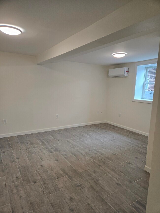 Building Photo - 38 51st St